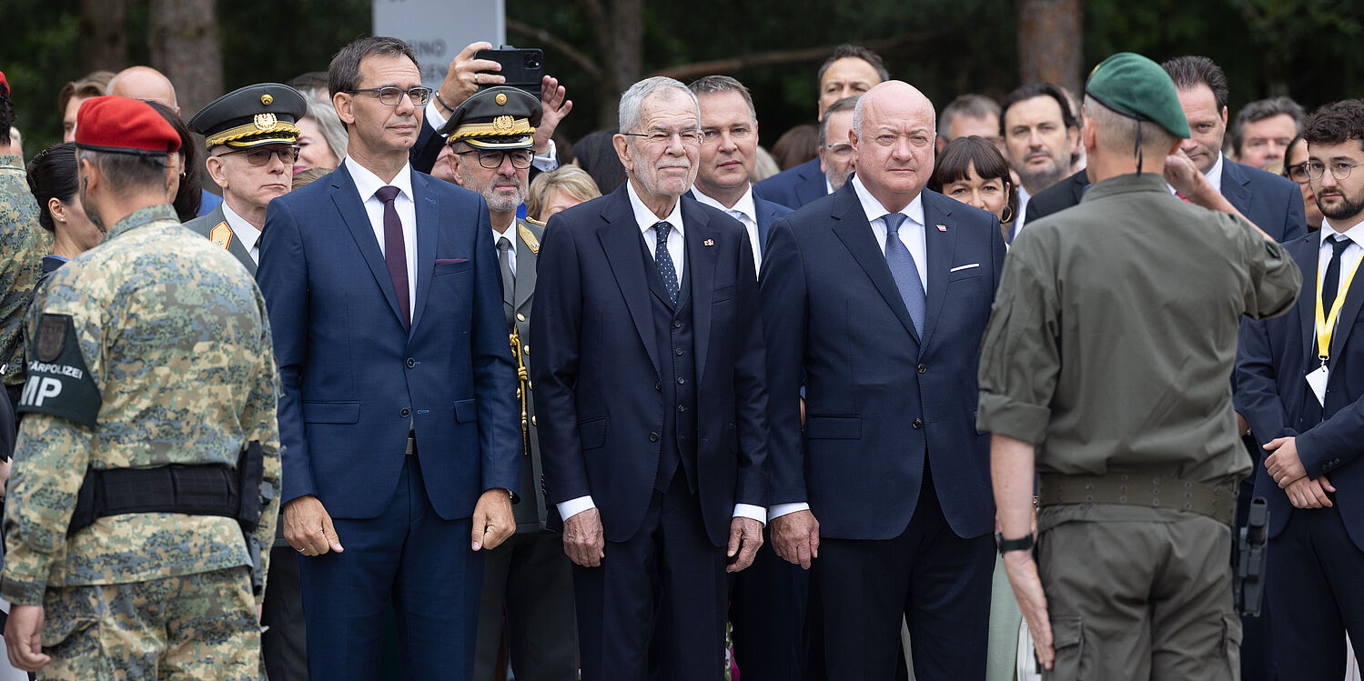 Begrüßung mit militärischen Ehren am Platz der Wiener Symphoniker in Bregenz