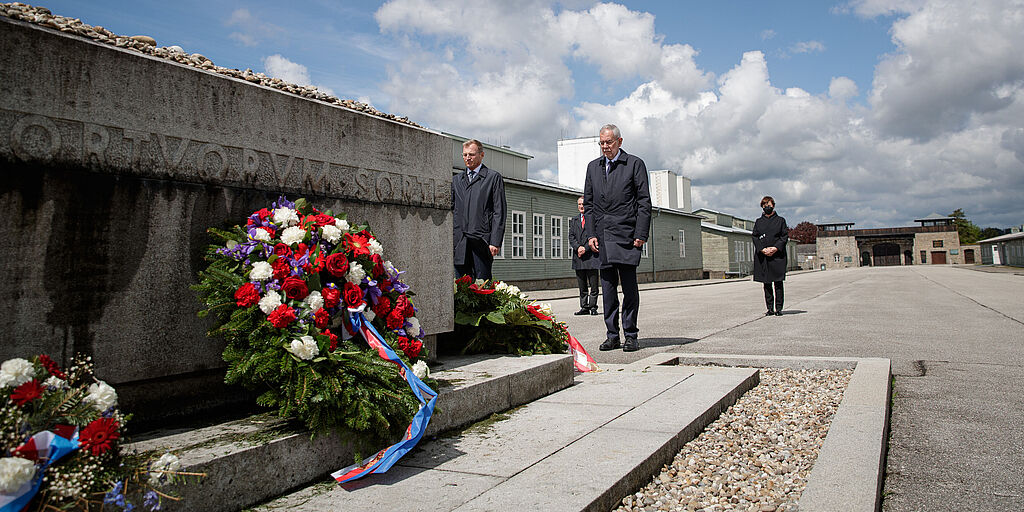 Stilles Gedenken an die Opfer im ehemaligen Konzentrationslager Mauthausen