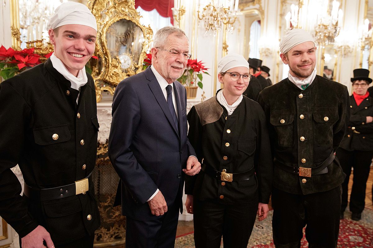 Neujahrsglückwünsche ab den Bundespräsidenten überbracht vom Bundesverband der Rauchfangkehrer