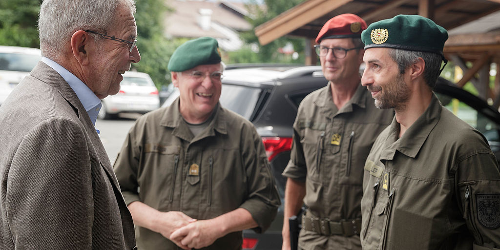 Alexander Van der Bellen besucht die Waffenübung des Jägerbataillons Tirol