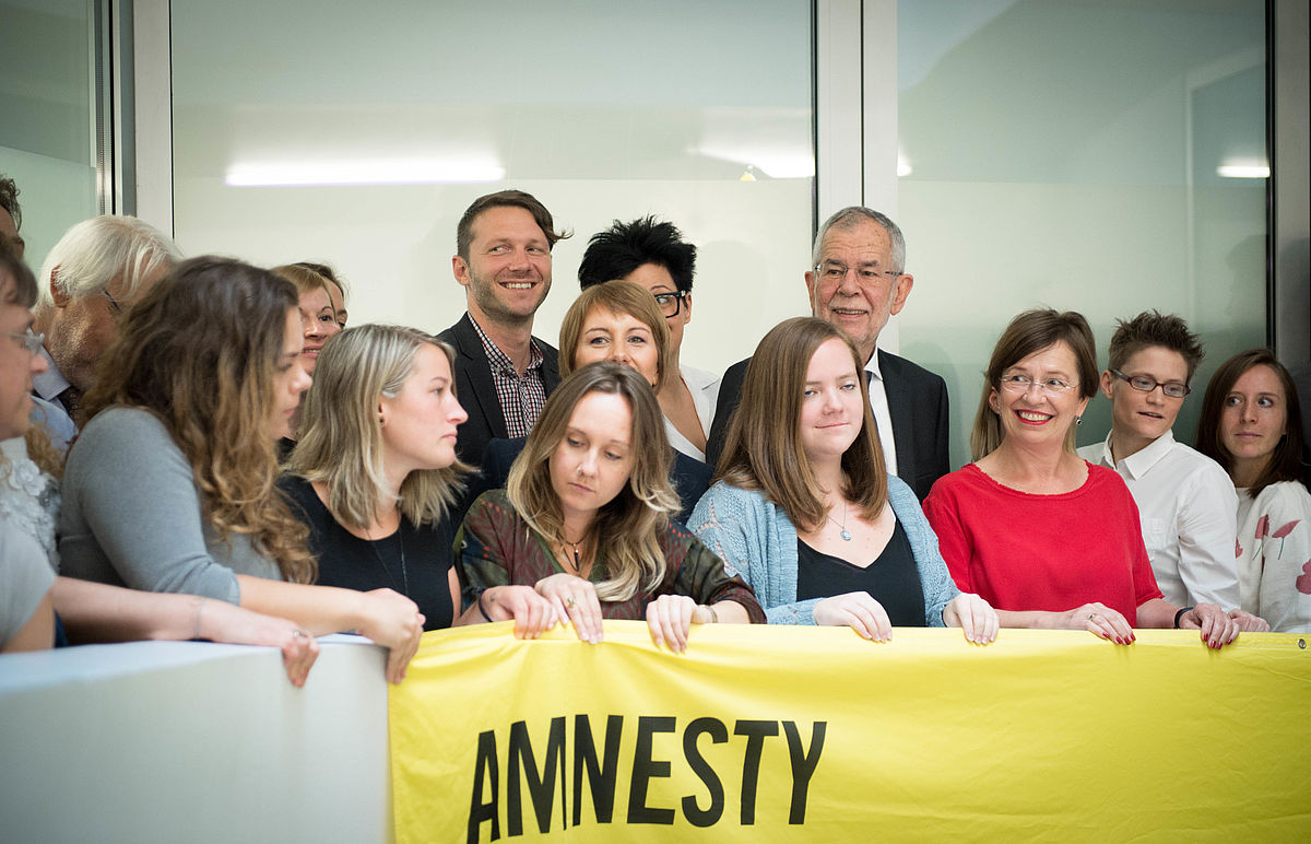 Besuch des Bundespräsidenten und von Frau Doris Schmidauer bei Amnesty International Österreich