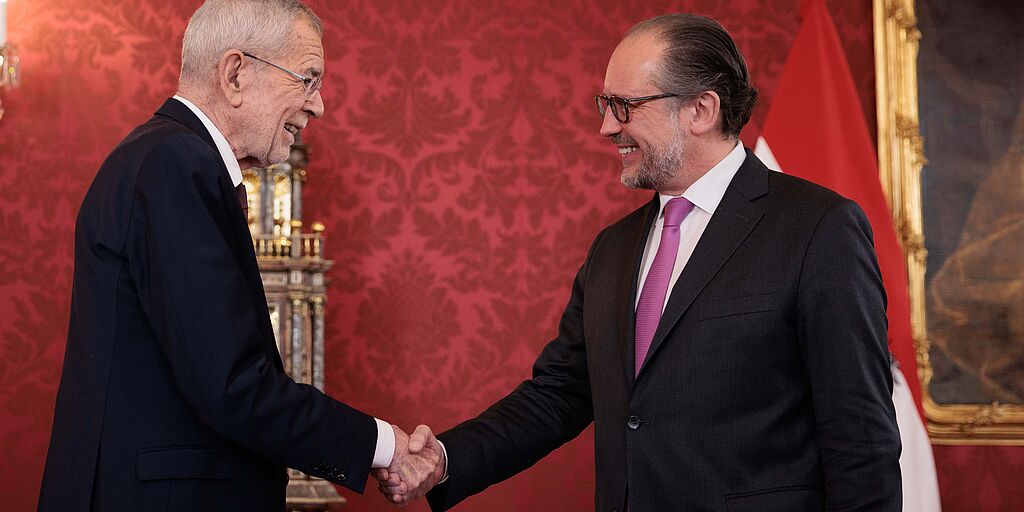 Bundespräsident betraut Alexander Schallenberg mit der Fortführung der Verwaltung des Bundeskanzleramtes 