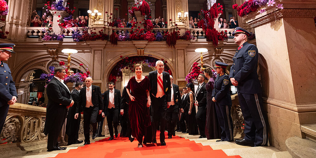 Teilnahme an der Eröffnung des 68. Wiener Opernballs.