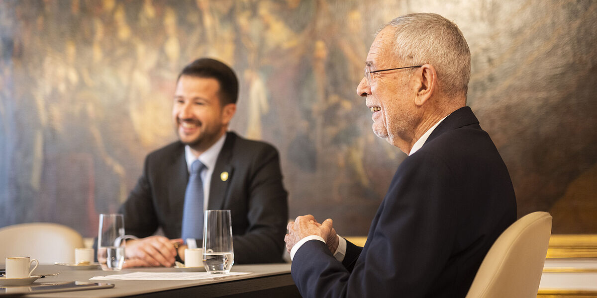 Bundespräsident Alexander Van der Bellen gemeinsam mit seinem montenegrinischen Amtskollegen im Gespräch mit APA und Kronen Zeitung