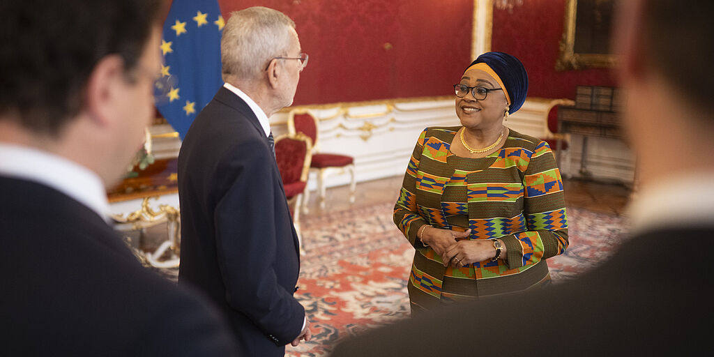 Neue Botschafterinnen und Botschafter überreichen Bundespräsident Alexander Van der Bellen ihr Beglaubigungsschreiben