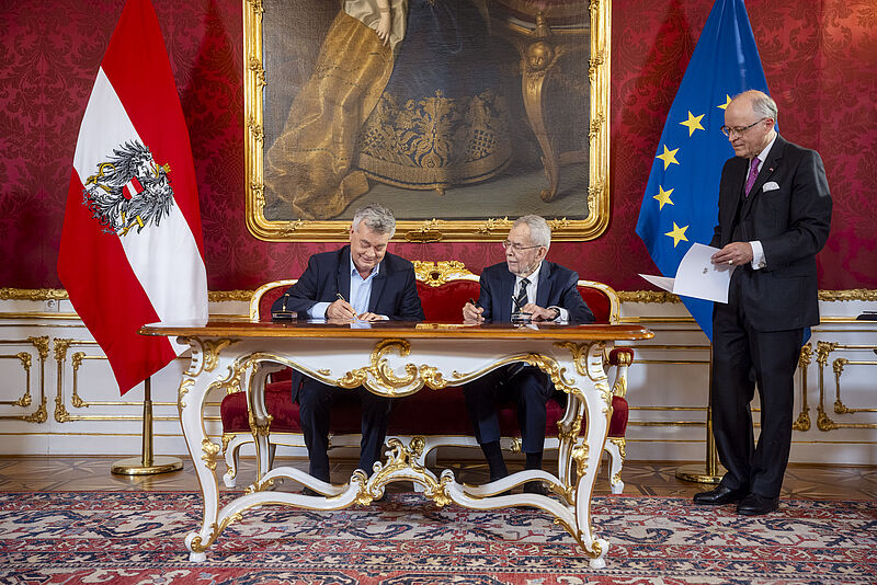 Enthebung und Weiterbetrauung der Bundesregierung 2. Oktober 2024