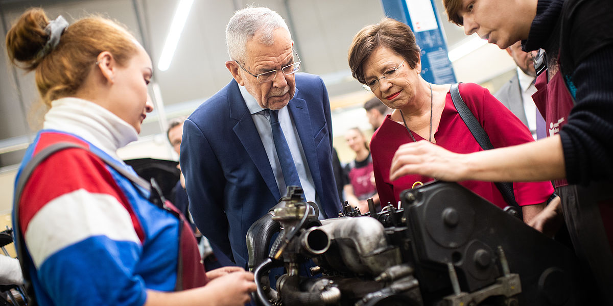 Besuch in der Jugend an Werk Einrichtung - Überbetrieblicher Lehrbetrieb Technologiezentrum in der Brünner Straße 