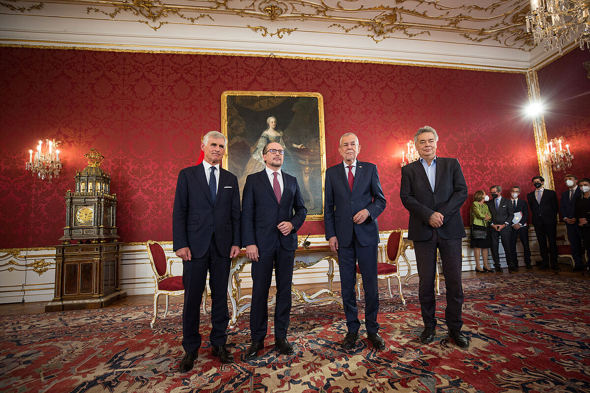 Ernennung und Angelobung von Bundeskanzler Schallenberg und Außenminister Linhart durch Bundespräsident Alexander Van der Bellen 11. Oktober 2021