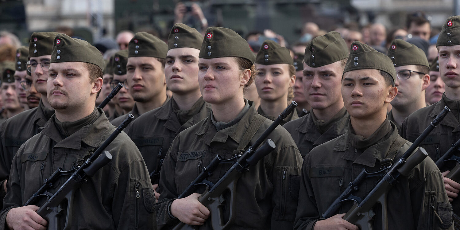 Angelobung von Rekrutinnen und Rekruten am Heldenplatz in Wien.