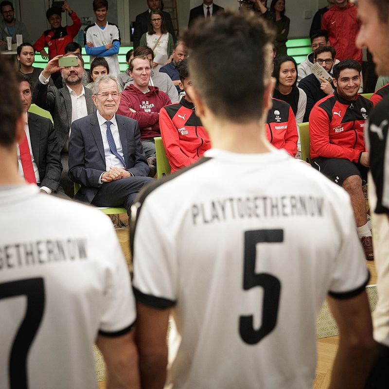 Besuch von Bundespräsident Alexander Van der Bellen bei der Fußball- und Theatergruppe PlayTogetherNow