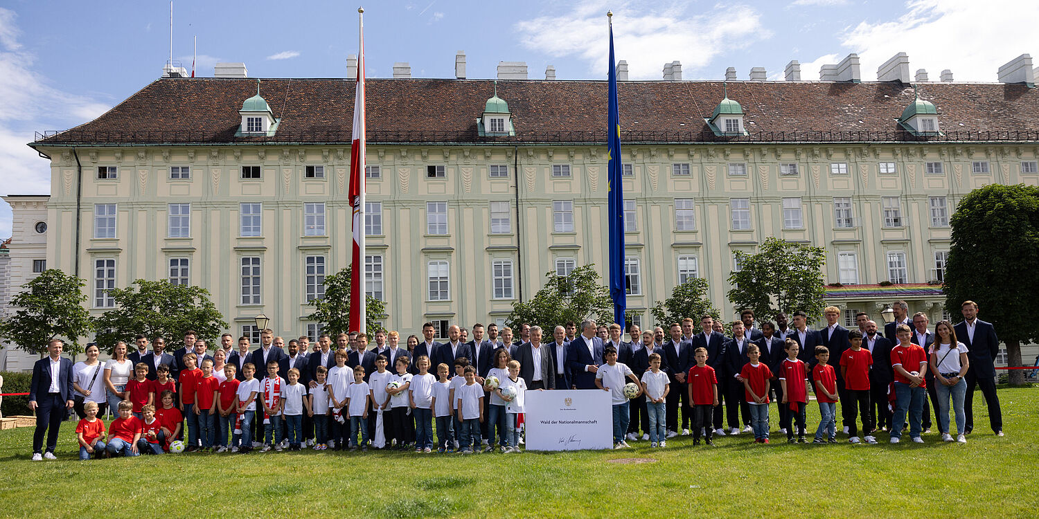 Verabschiedung der Fußball-Nationalmannschaft zur UEFA-EURO (Foto: Peter Lechner/HBF)