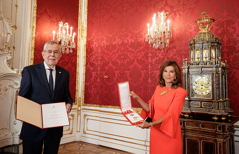 Überreichung des Großen Goldenen Ehrenzeichens am Bande an Brigitte Bierlein 16. Juni 2021