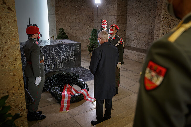 Kranzniederlegung im Weiheraum am Äußeren Burgtor 26. Oktober 2020