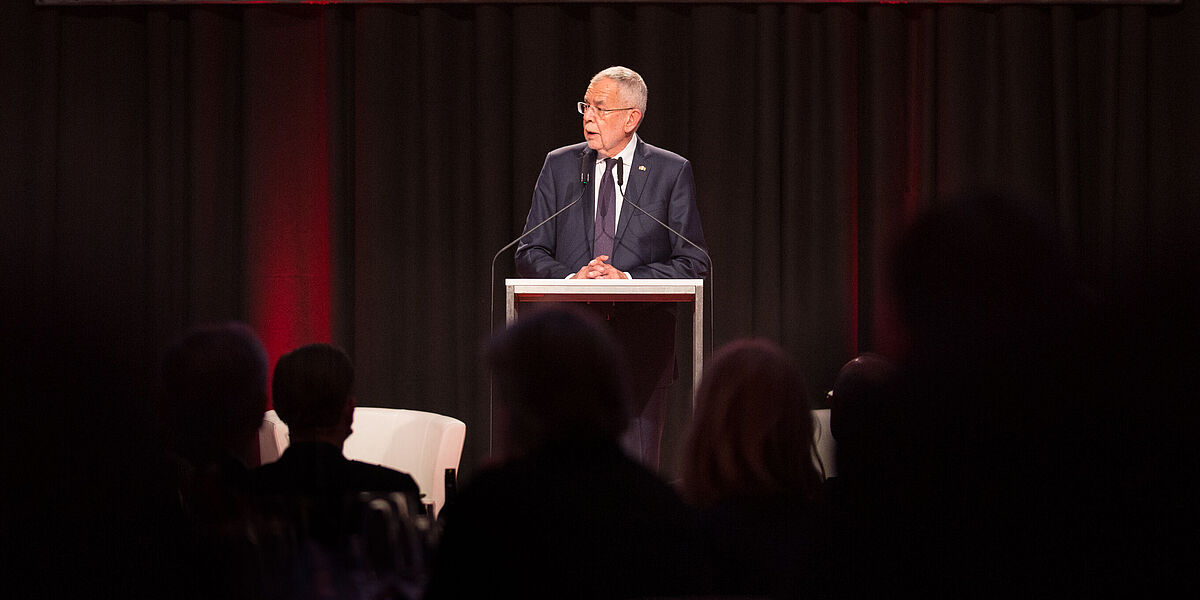 Bundespräsident Alexander Van der Bellen hält eine Rede