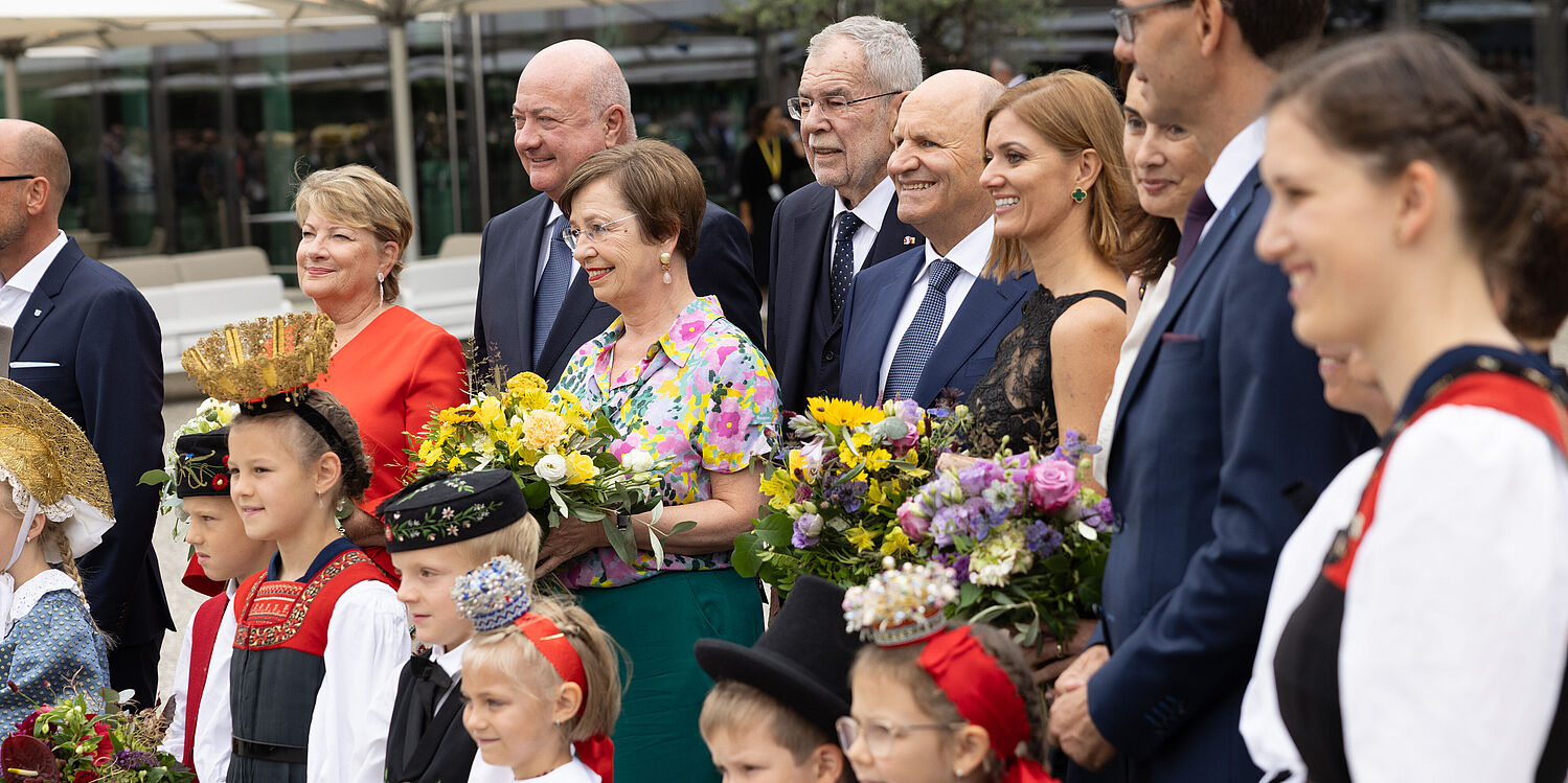 Traditionelle Begrüßung im Ländle