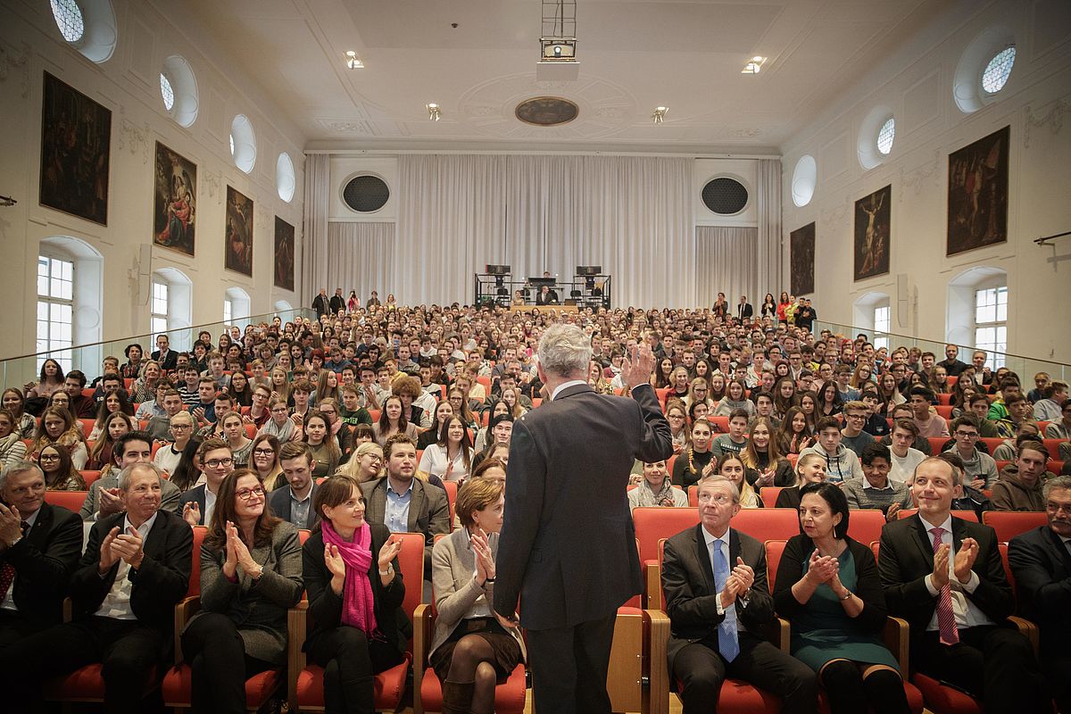 Diskussion mit Schülerinnen und Schülern zum Thema „Zukunft der EU“