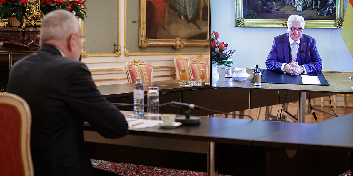 Bundespräsident Alexander Van der Bellen in einer Video-Konferenz mit dem deutschen Bundespräsidenten Frank-Walter Steinmeier
