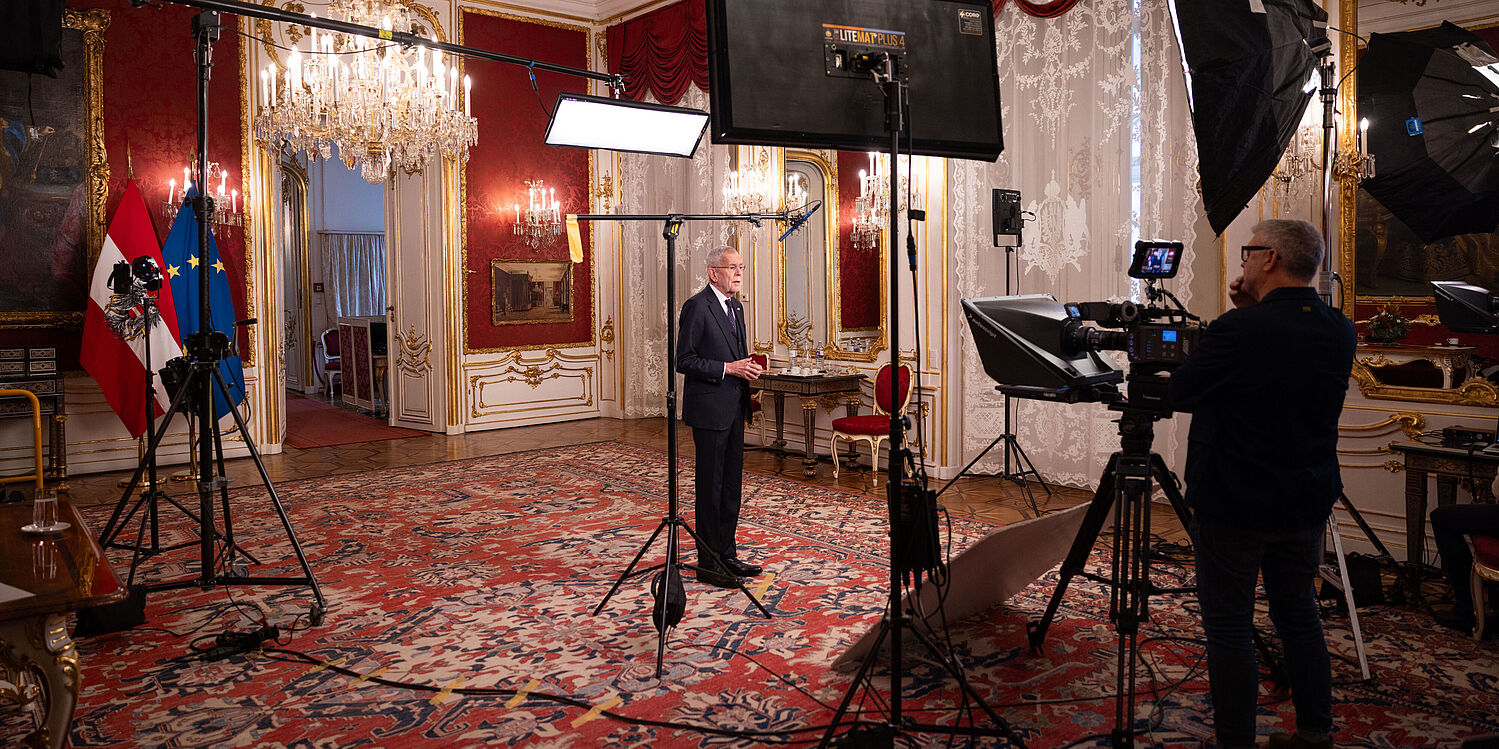 Aufzeichnung der TV-Ansprache von Bundespräsident Alexander Van der Bellen im Maria-Theresien-Zimmer.