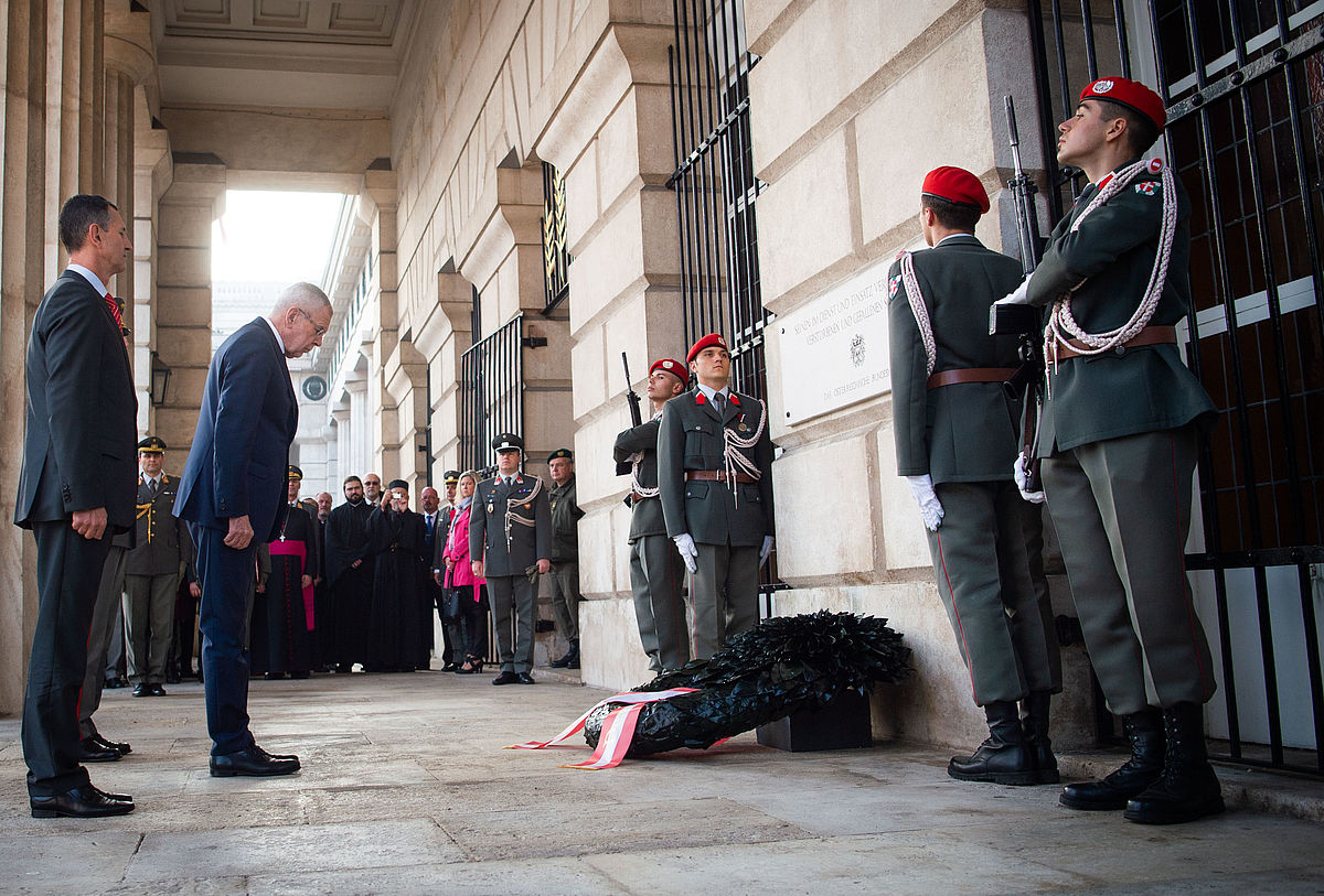 Kranzniederlegungen am Heldendenkmal im Äußeren Burgtor 26. Oktober 2019
