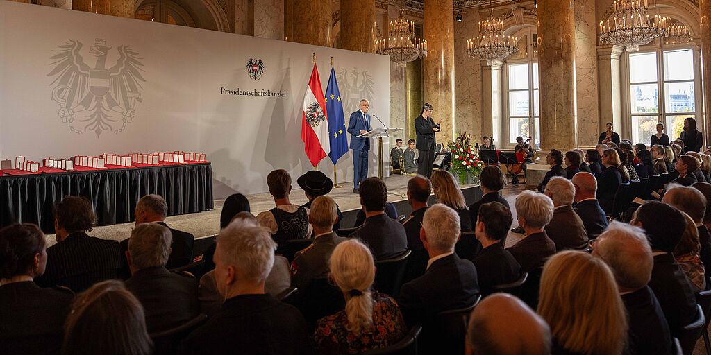 Überreichung von Ehrenzeichen an Österreicherinnen und Österreicher.