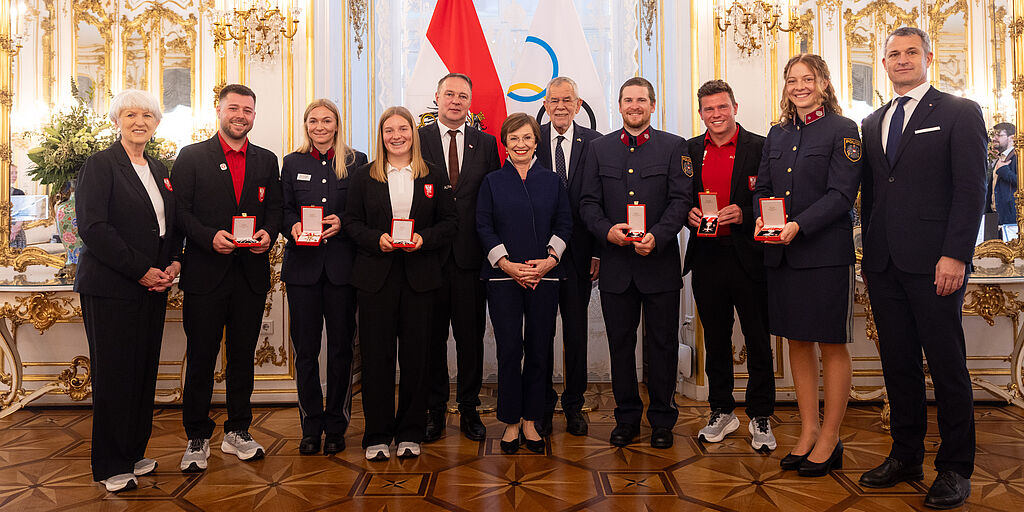 Überreichung von Ehrenzeichen und Dekreten an Sportlerinnen und Sportler der Olympischen und Paralympischen Winterspiele 2026.