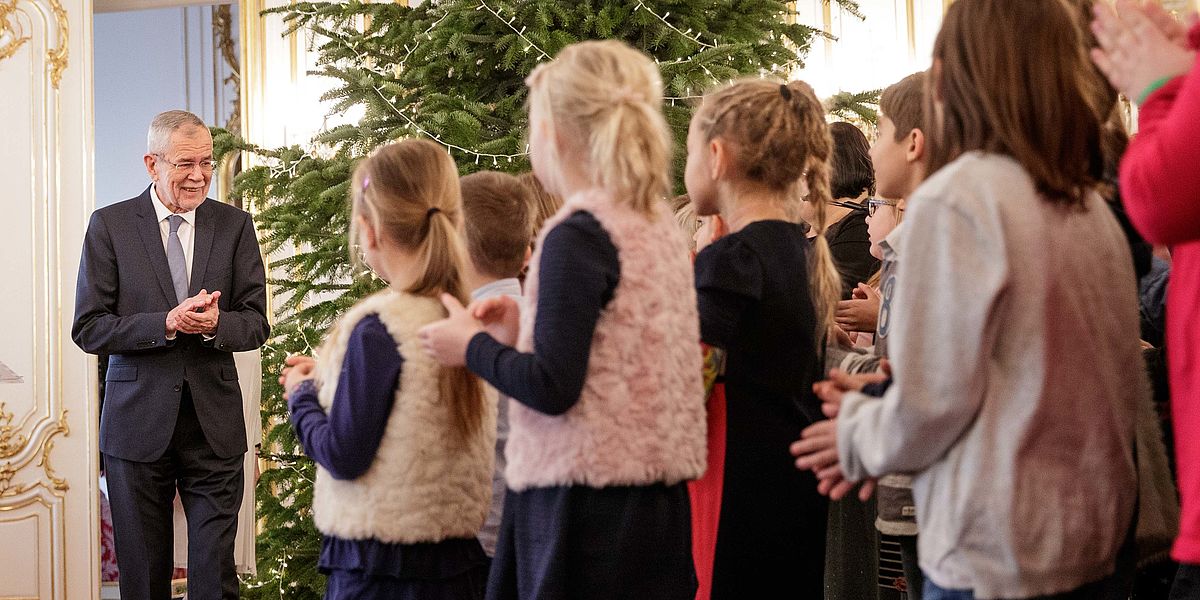 Christbaumübergabe an Bundespräsident Alexander Van der Bellen