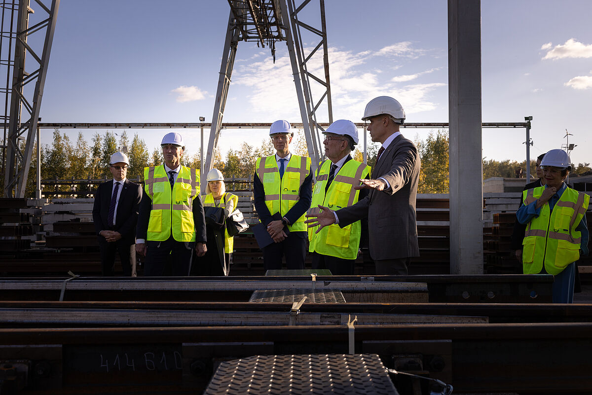 Bundespräsident Alexander Van der Bellen besucht voestalpine Railway Systems Lietuva 