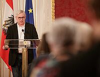 Bild 12 von 18