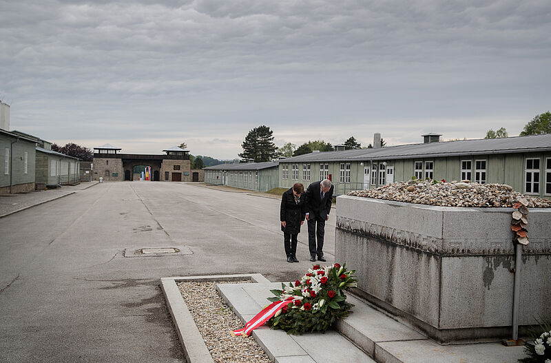 Kranzniederlegung im Gedenken an die Opfer des Nationalsozialismus in der KZ-Gedenkstätte Mauthausen 5. Mai 2020