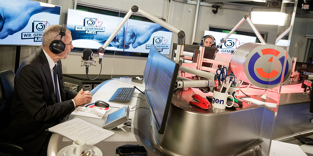 Alexander Van der Bellen spricht mit Hörerinnen und Hörern von Ö3 über den Terroranschlag in Wien