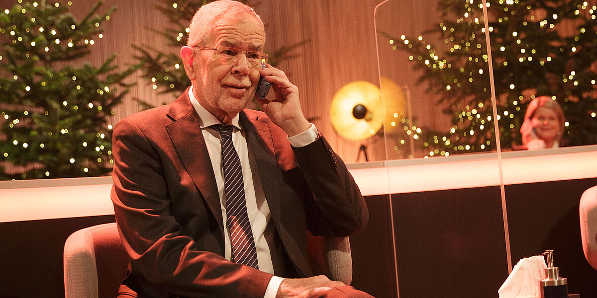 Der Bundespräsident am Spendentelefon von "Licht ins Dunkel"