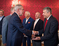 Bild 10 von 16