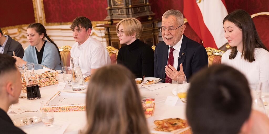 "Bankett für die Zukunft": Gemeinsames Mittagessen von Bundespräsident Alexander Van der Bellen mit Schülerinnen und Schülern der MS Sonntagberg