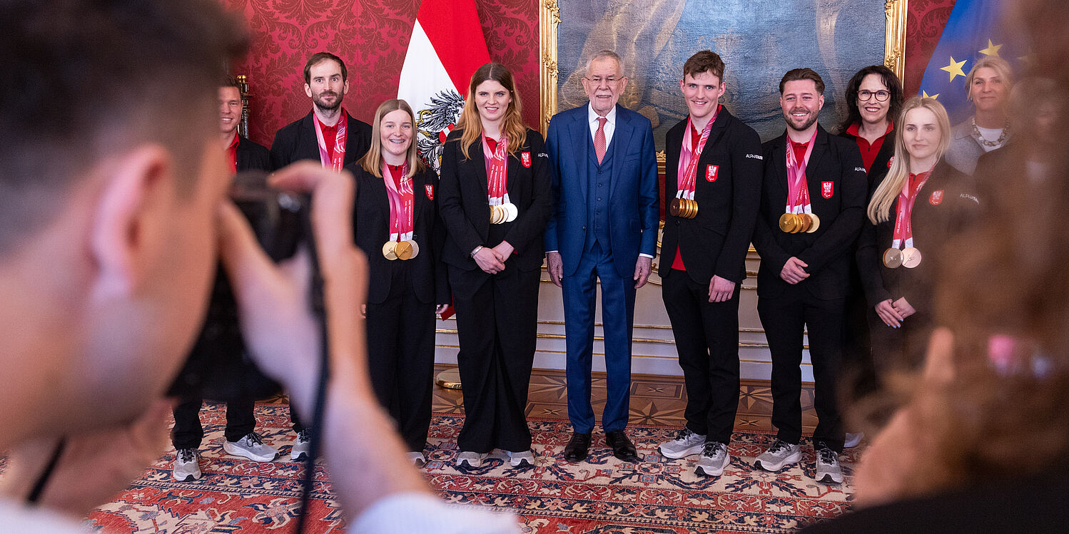 Bundespräsident Alexander trifft das Paralympische Team in der Hofburg.