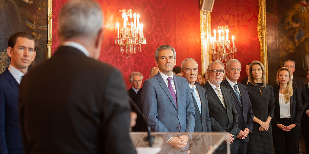 Ernennung und Angelobung einer Übergangsregierung