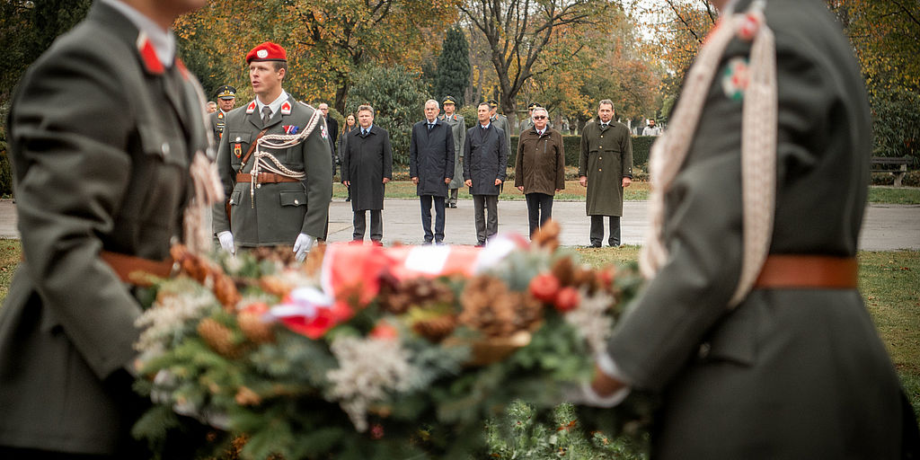 Kranzniederlegungen am Wiener Zentralfriedhof
