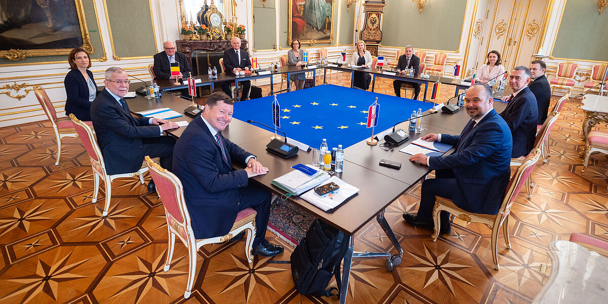 Alexander Van der Bellen trifft die Botschafterinnen und Botschafter der EU-Länder zum vertraulichen Meinungsaustausch