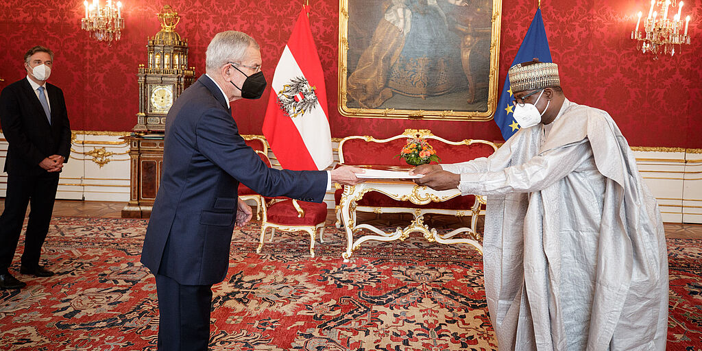 Überreichung von Beglaubigungen durch neuen Botschafterinnen und Botschafter