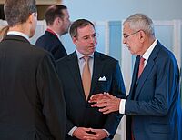 Bild 2 von 13