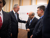 Bild 1 von 16