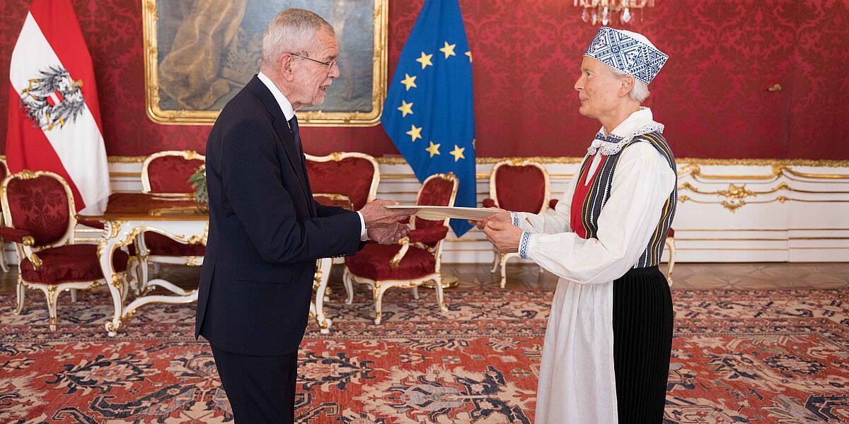 Der Bundespräsident empfängt die neue Botschafterin von Estland