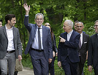 Bild 1 von 9