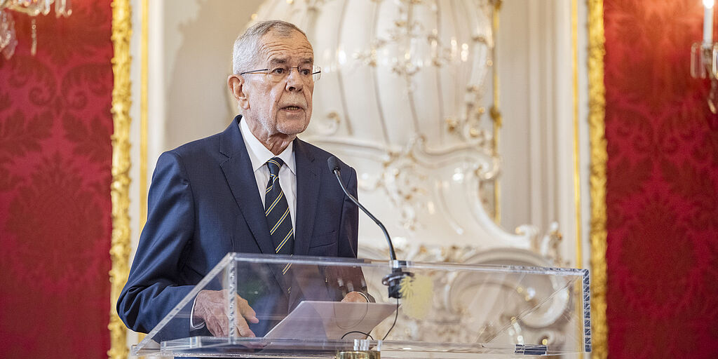 Enthebung und Weiterbetrauung der Bundesregierung durch Bundespräsident Alexander Van der Bellen