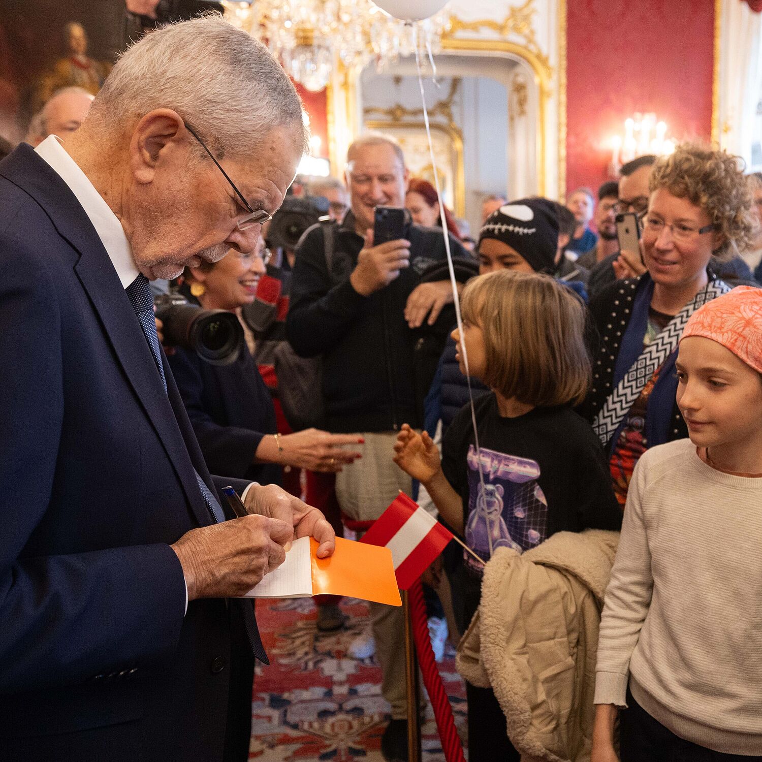 Begegnungen mit Besucher:innen in der Hofburg 2023