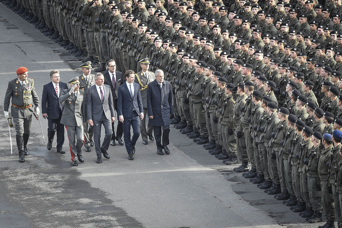 Angelobung von 1032 Rekrutinnen und Rekruten am Wiener Heldenplatz