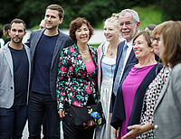 Bild 2 von 6