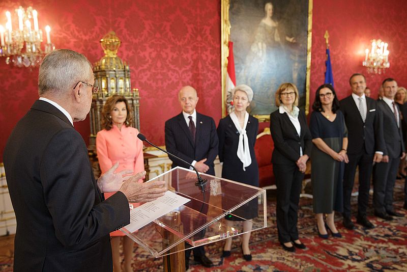 Enthebung der Bundesregierung sowie Betrauung mit der Fortführung der Verwaltung 1. Oktober 2019