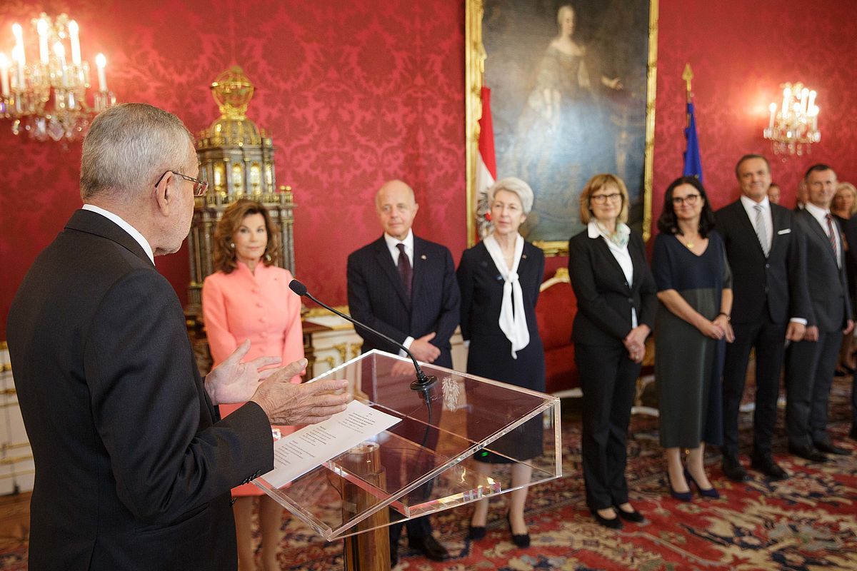 Enthebung der Bundesregierung sowie Betrauung mit der Fortführung der Verwaltung 1. Oktober 2019