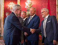 Bild 12 von 16