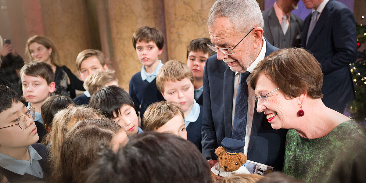 Bundespräsident und Frau Doris Schmidauer bei Weihnachtsfeier für Menschen mit Behinderung